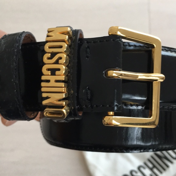 Moschino leather belt with gold accent
